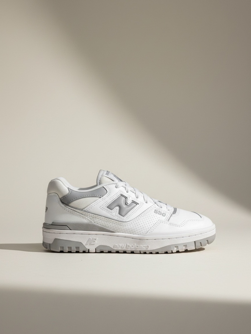 New Balance | 550 Sneakers | White & Grey Leather | Size M7 W8.5